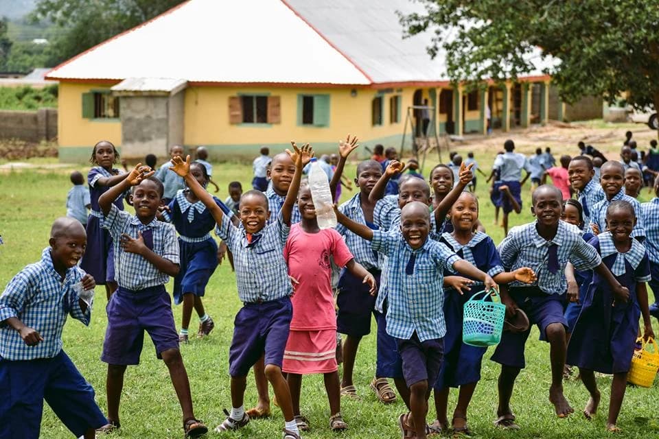 Nigerian village with school buildings and children